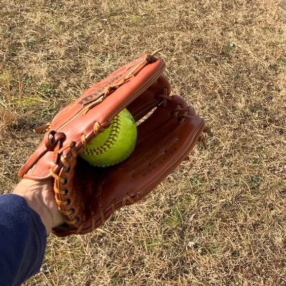 EUC, WILSON BASEBALL / SOFTBALL GLOVE. R-throw. - Picture 15 of 16